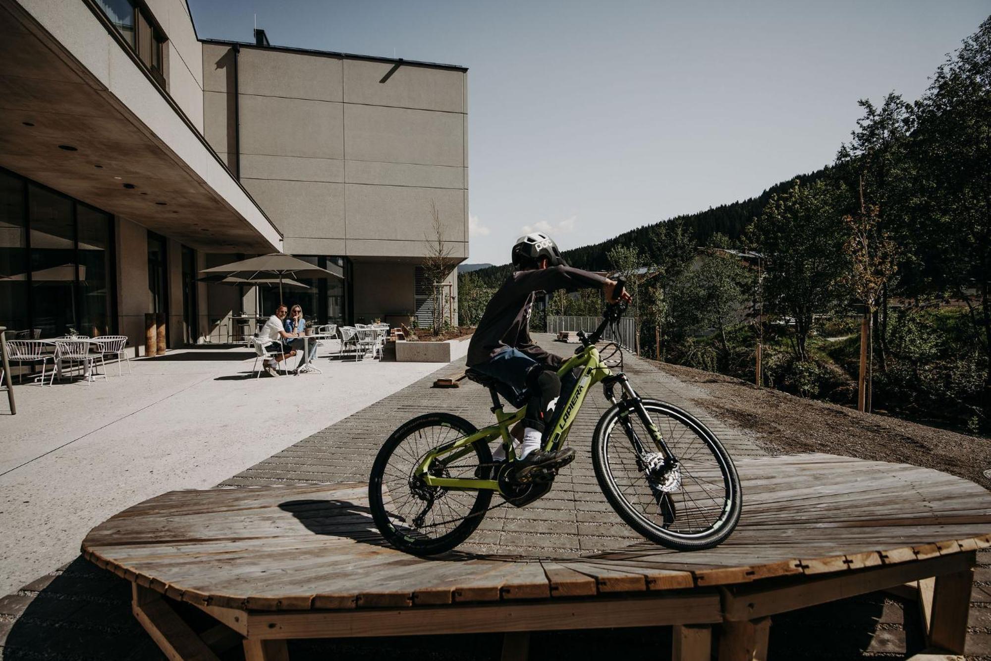 Dips&Drops - The First Bike And Ski Hub Flachau Exterior foto
